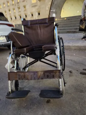 Photo - Commode Wheelchair軟弱wheelchair較大wheelchair奔走wheelchair㠭米wheelchair New