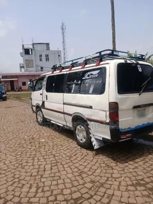 Toyota HiAce 2004