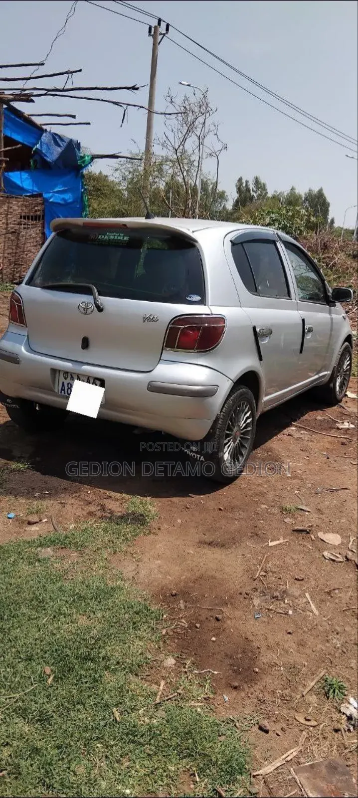 Toyota Vitz 2004 Silver