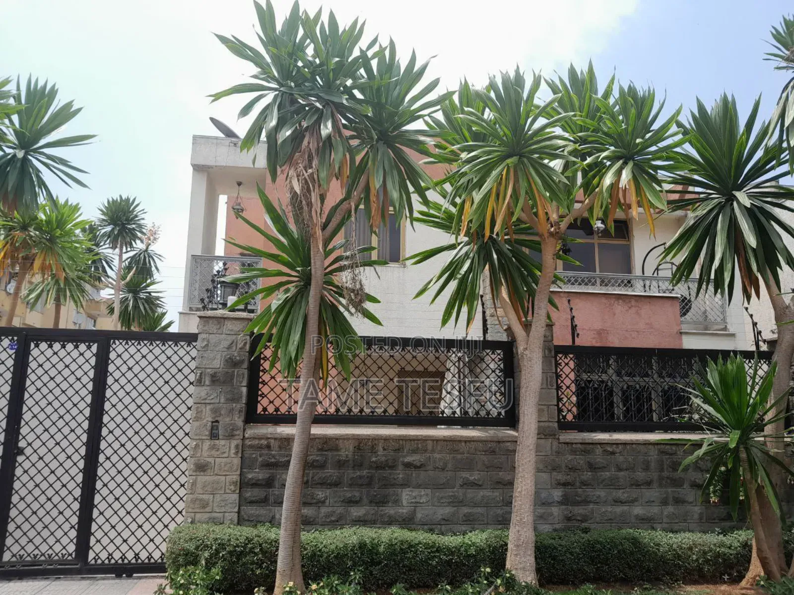 Furnished 6bdrm House in Cmc, Bole for sale