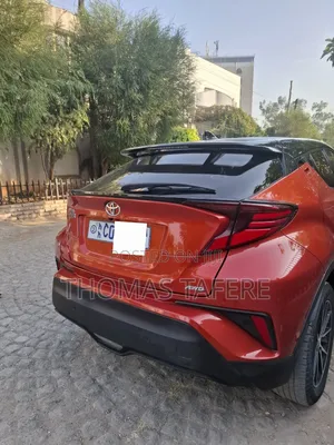 Toyota C-HR 2021 Red