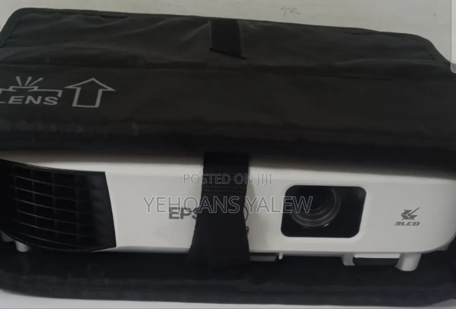 The Epson Eb-e10 Is A Portable Projector With Xga (1024