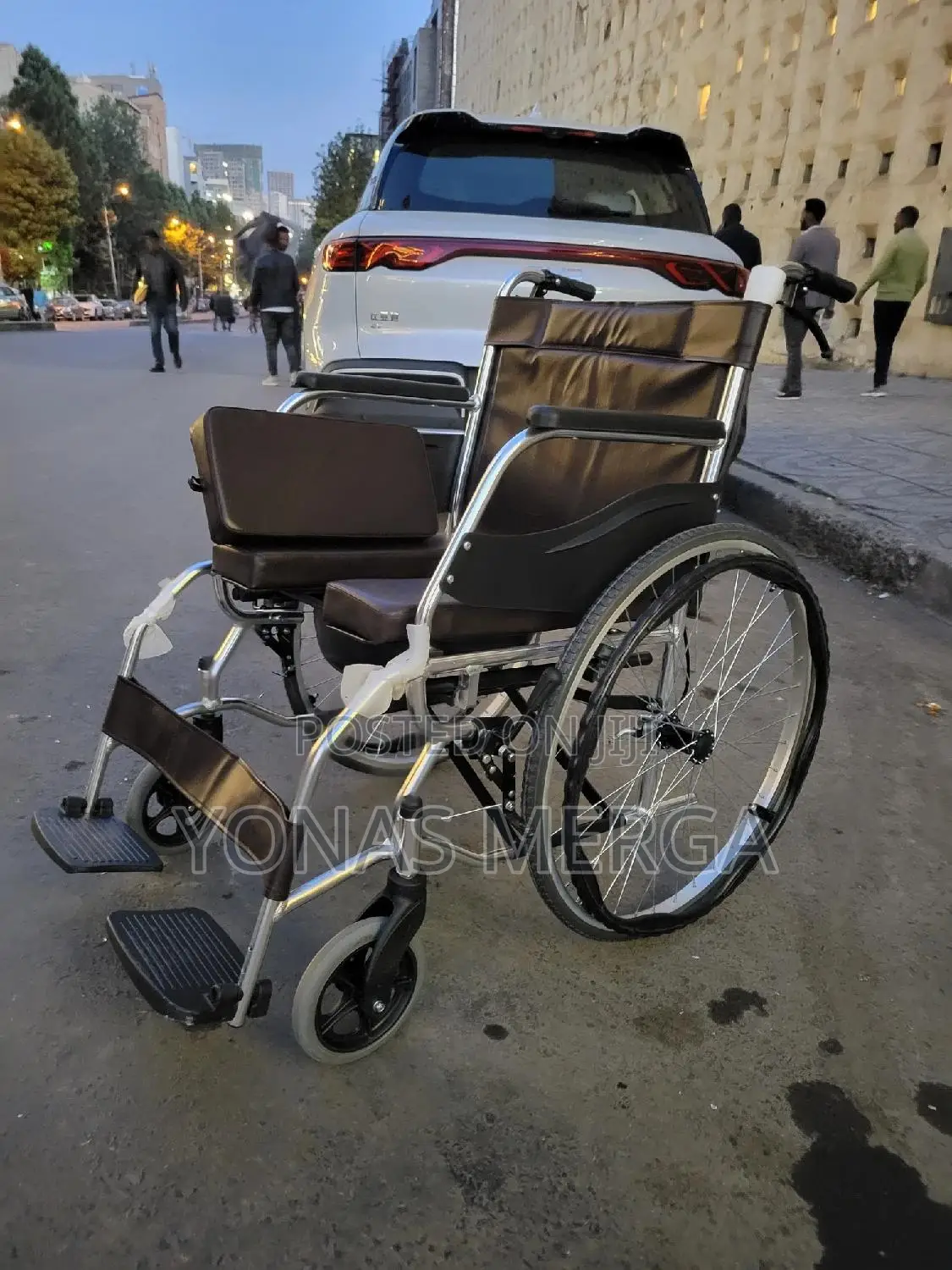 Toilet Wheelchair搖宙commodo Wheelchair郤彝light Metal,Likely Aluminum
