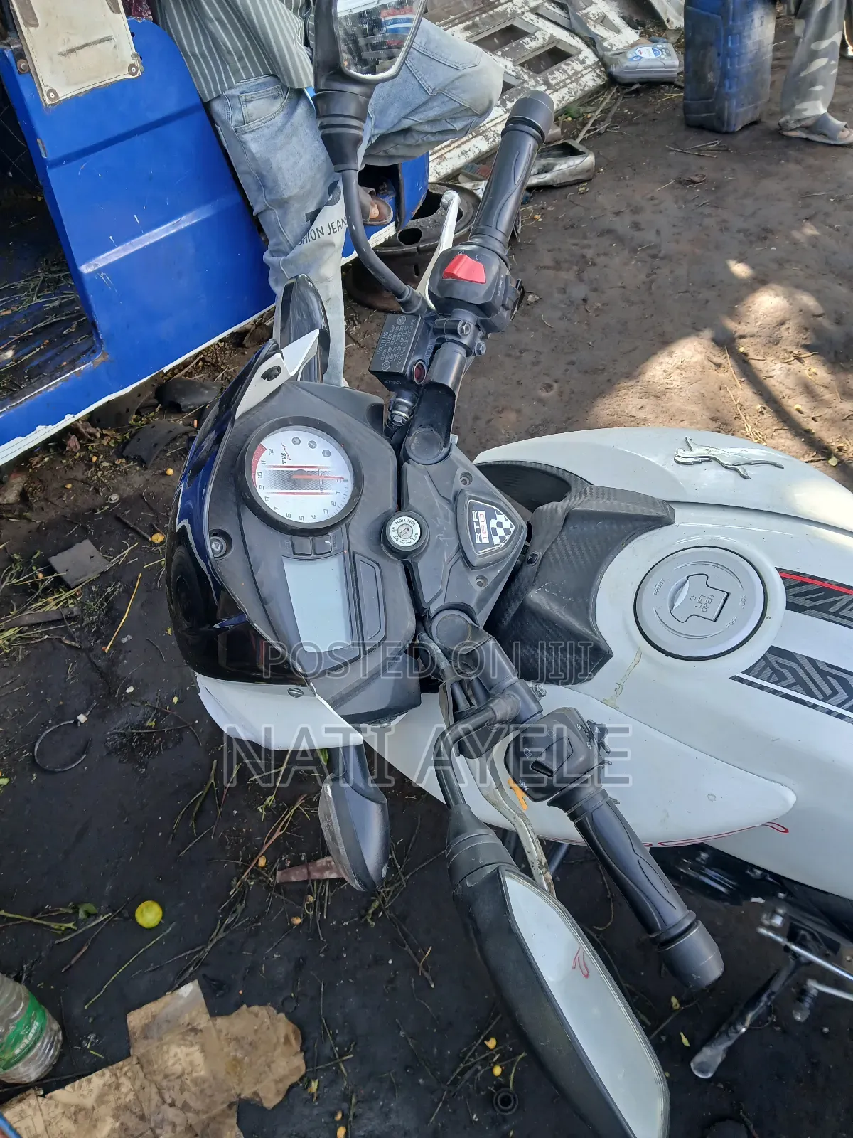 TVS Apache 180 RTR 2022 White