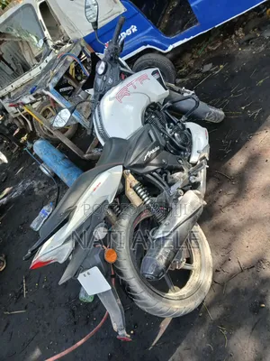 TVS Apache 180 RTR 2022 White