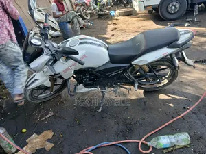 TVS Apache 180 RTR 2022 White