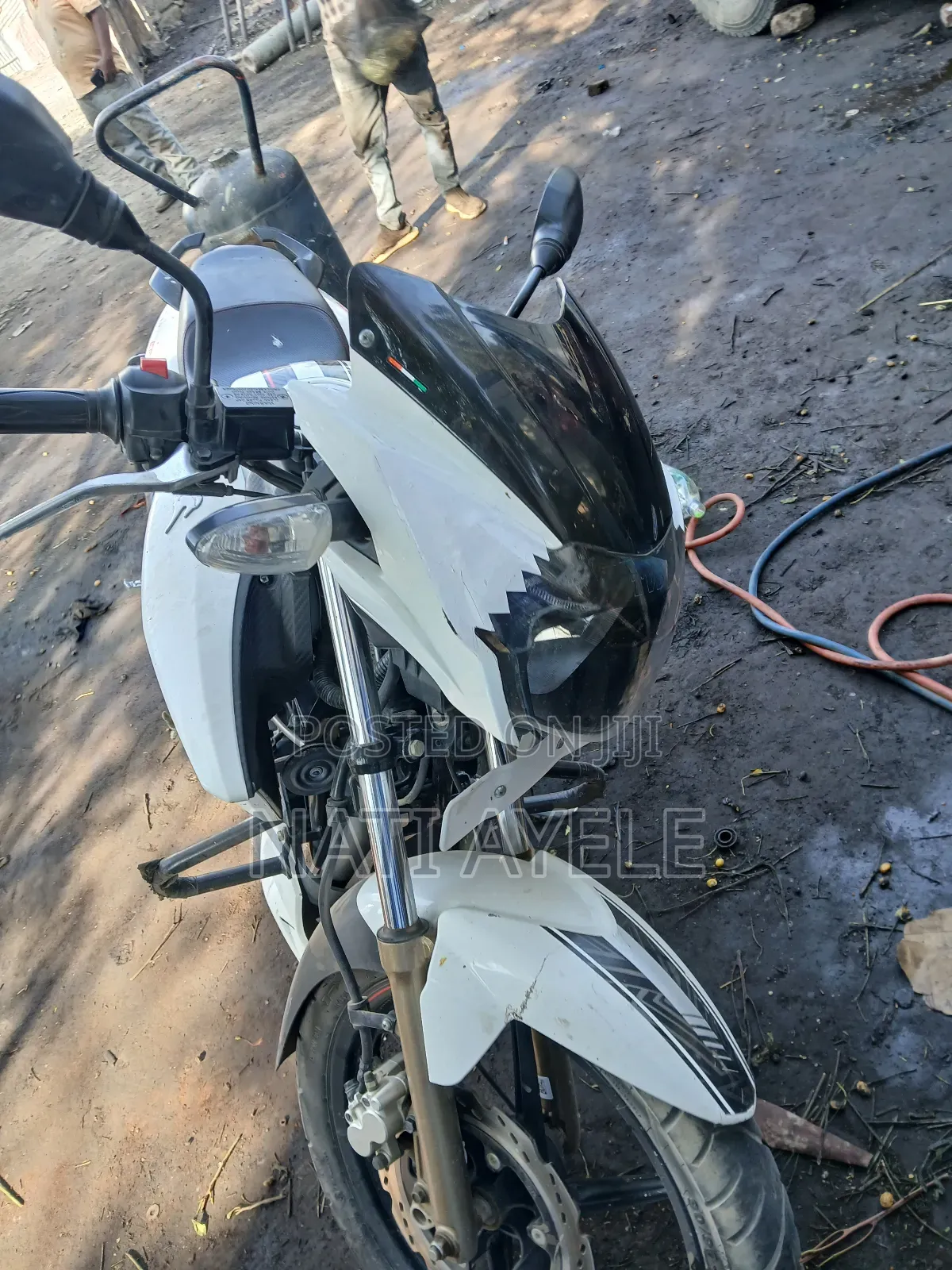 TVS Apache 180 RTR 2022 White