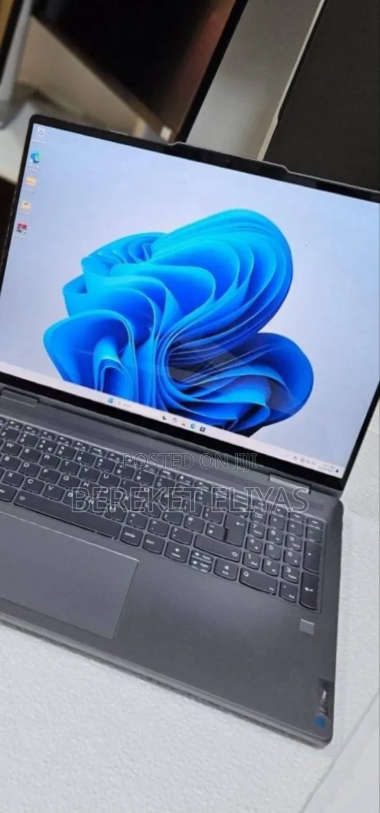 New Laptop Lenovo Yoga 7i 16GB Intel Core I7 SSD 512GB