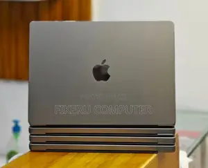 New Laptop Apple MacBook Pro M1 32GB Apple M1 Pro SSD 512GB