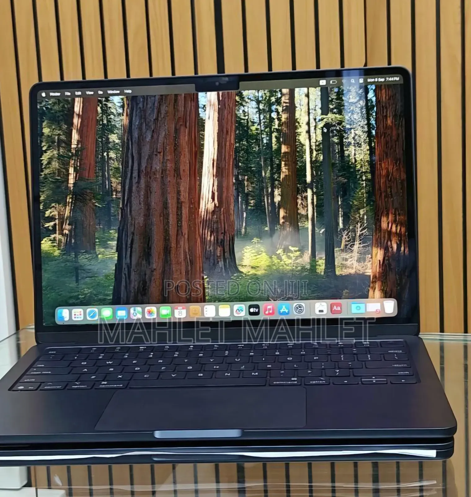 New Laptop Apple MacBook Air 2025 M4 13-Inch 16GB Apple M4 SSD 256GB