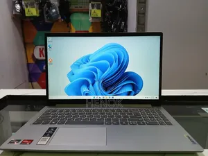 Photo - Laptop Lenovo 8GB AMD Ryzen 3 SSD 256GB
