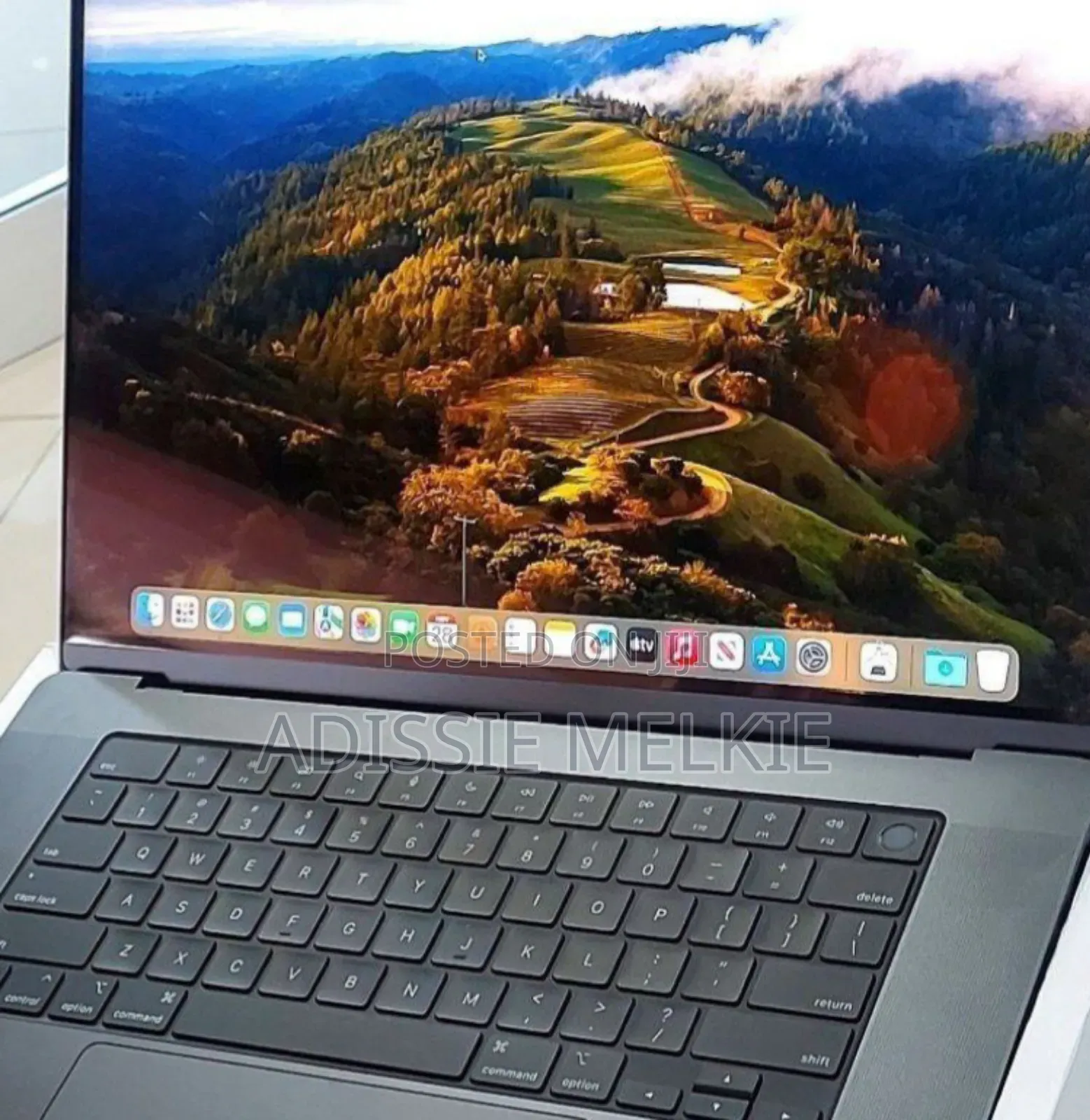 New Apple MacBook Pro 2023 M3 14-Inch 18GB Intel Core I7 SSD 512GB