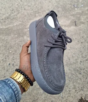 Fashionable Velvet Stock Shoes