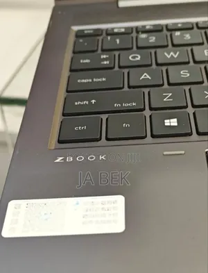 New Laptop HP ZBook Firefly G8 16GB Intel Core I7 SSD 512GB