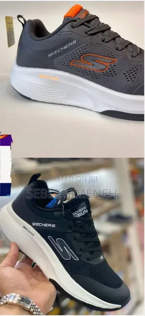 Photo - Max Cushion Skechers