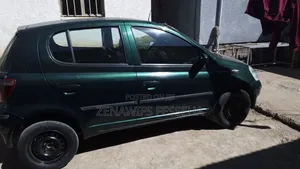 Toyota Vitz 1.3 AWD 3dr 2000 Green