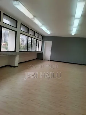 Photo - SPC የወለል ንጣፍ
80% ከተፈጨ ድንጋይ እና 20% ፕላስቲክ