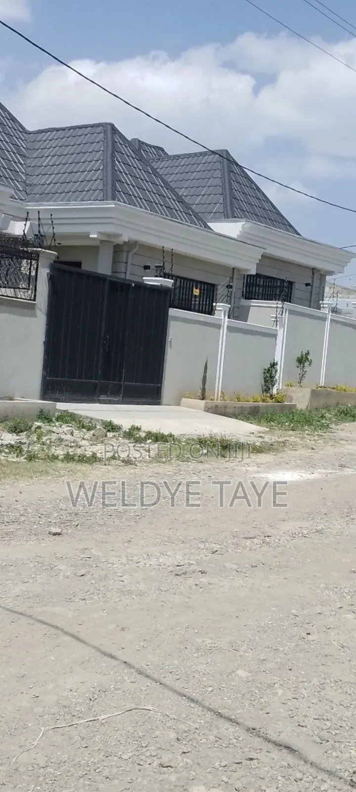 Furnished 5bdrm Villa in Bole for sale