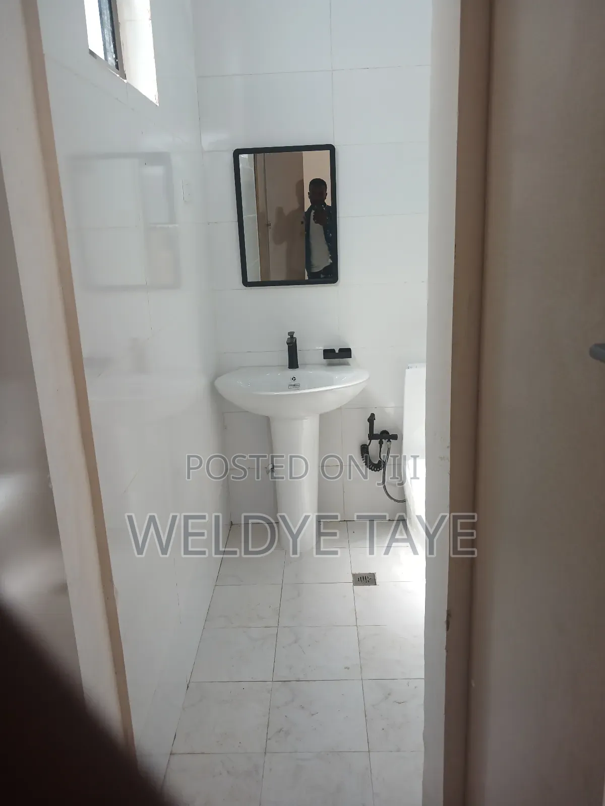 Furnished 5bdrm Villa in Bole for sale