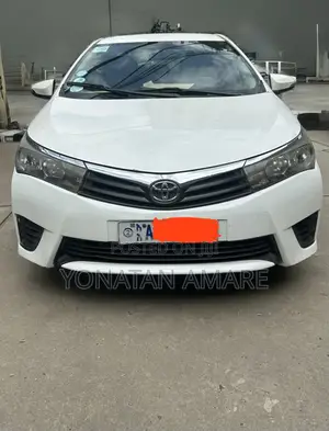 Photo - Toyota Corolla 2017 White
