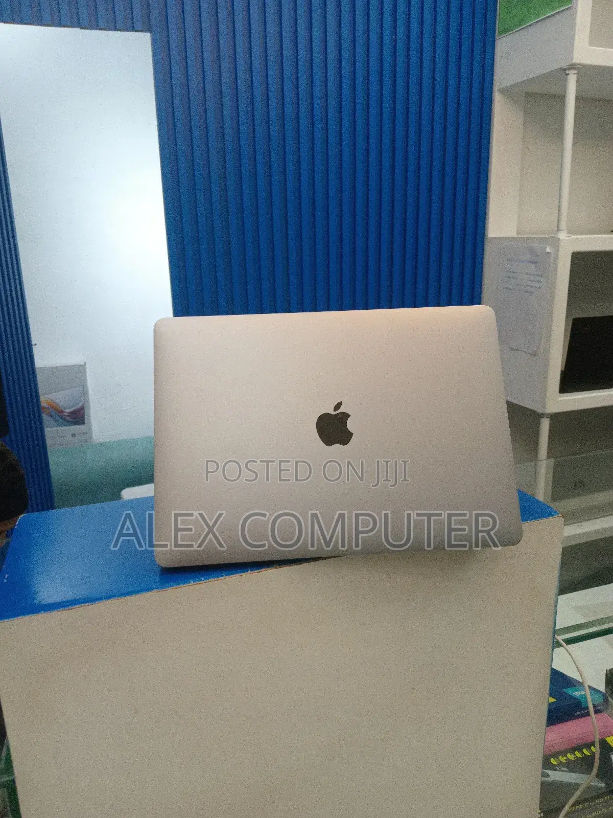 New Laptop Apple MacBook Pro M1 8GB Apple M1 SSD 256GB