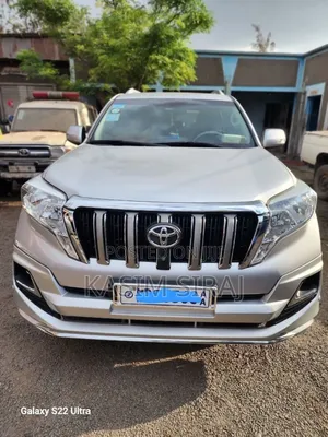 Photo - Toyota Land Cruiser Prado 2.8 2017 Silver