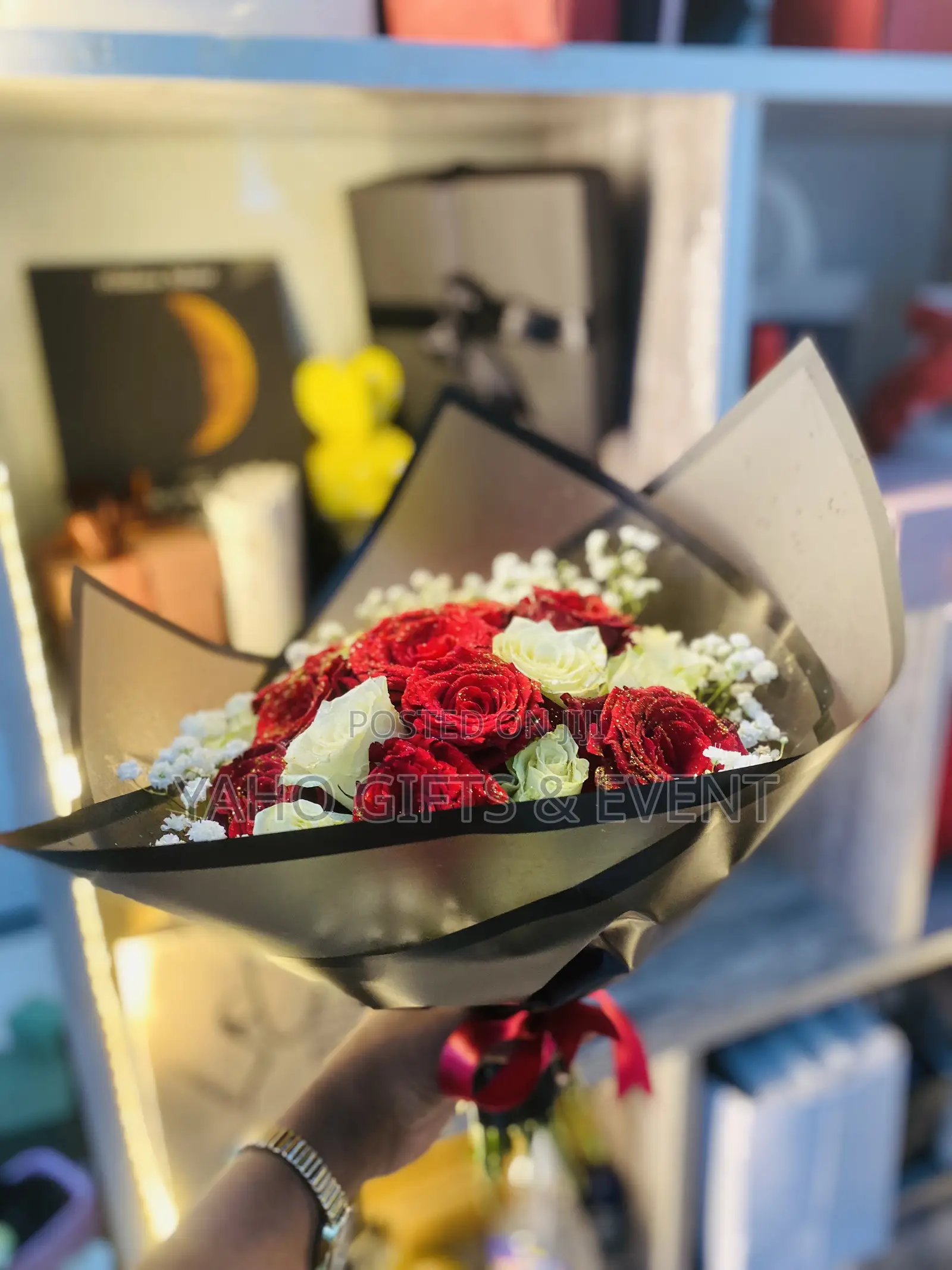 Bouquet White With Red