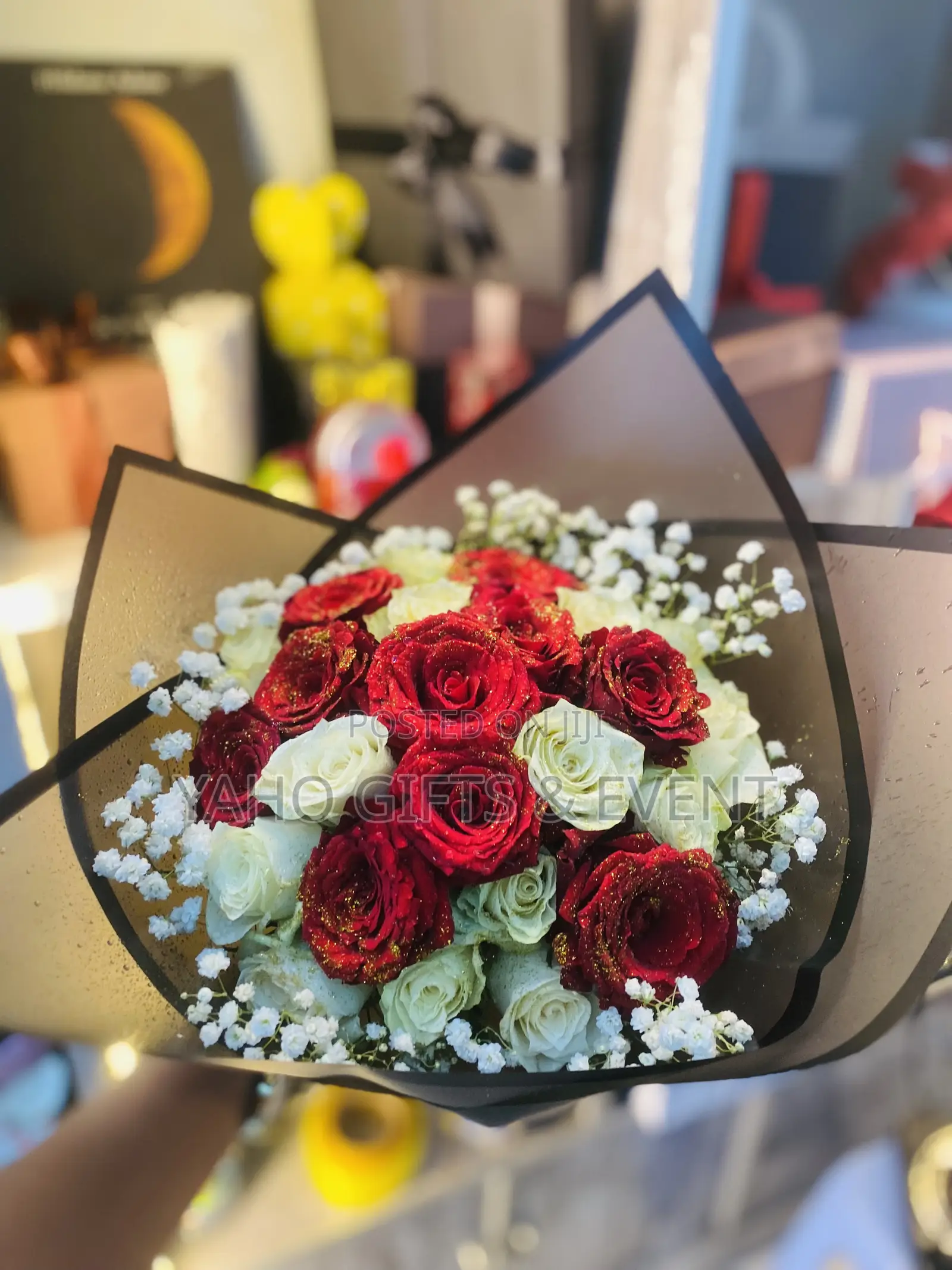 Bouquet White With Red