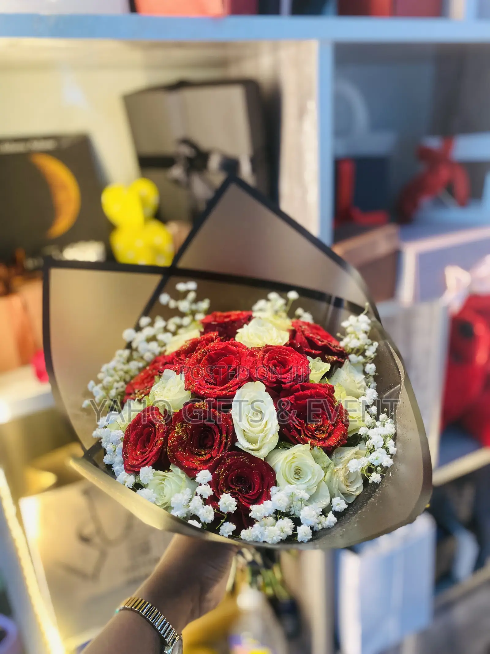 Bouquet White With Red