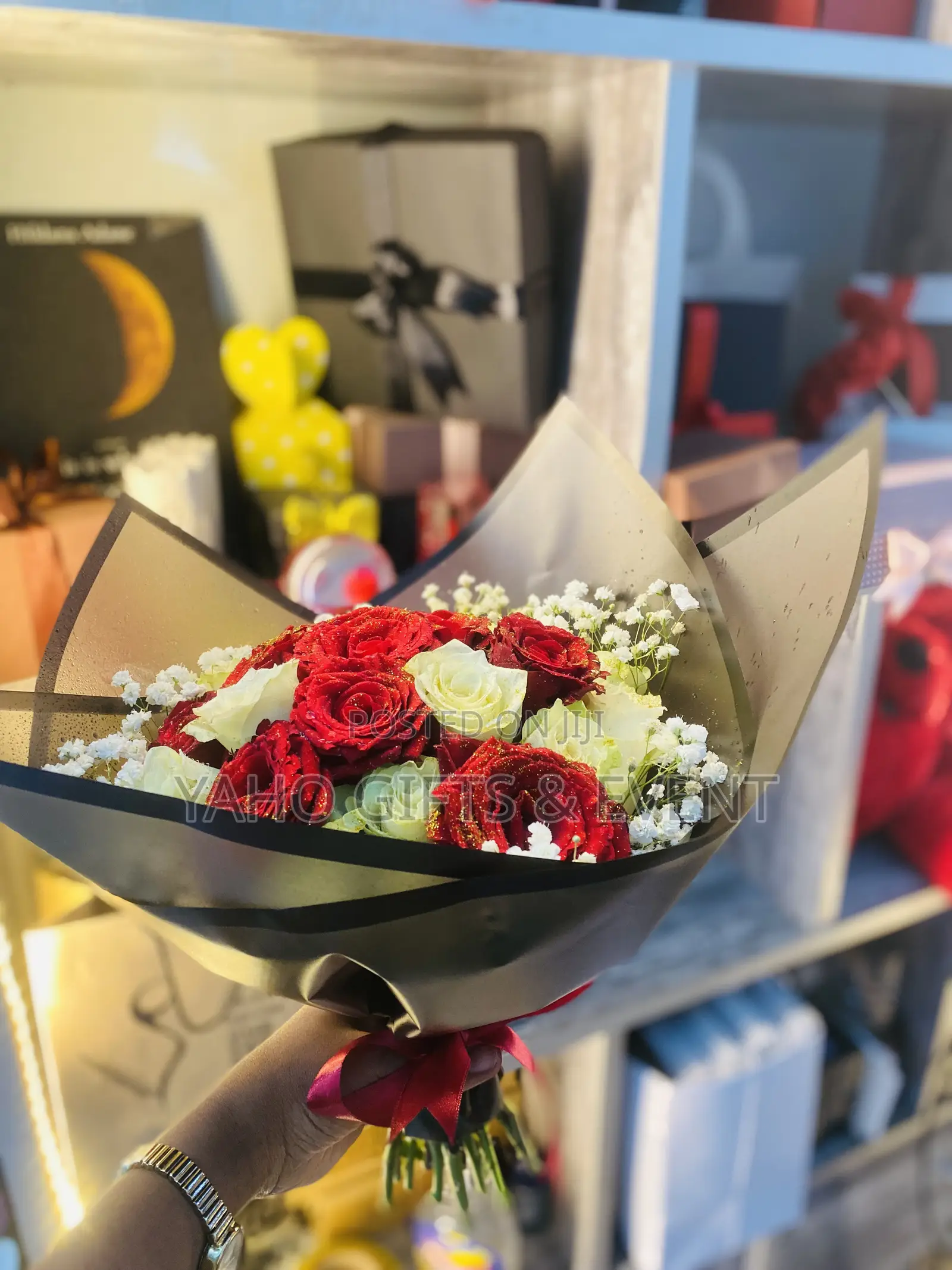 Bouquet White With Red