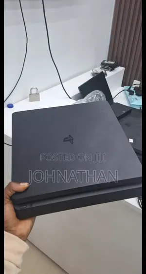 Photo - Ps4 Slim (With 2 Original Joystick)