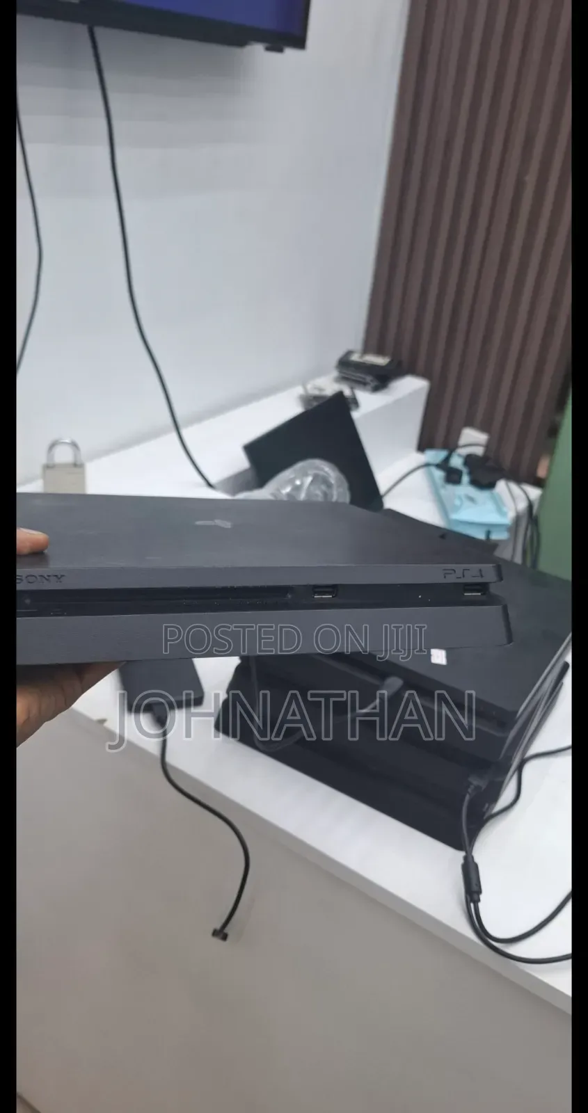 Ps4 Slim (With 2 Original Joystick)