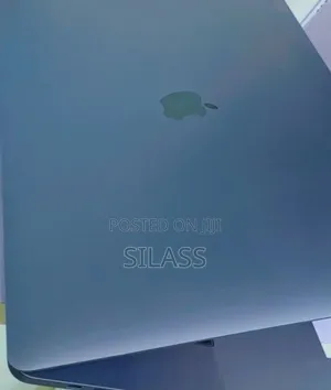 Photo - New Laptop Apple MacBook Pro 2017 16GB Intel Core I7 SSD 512GB