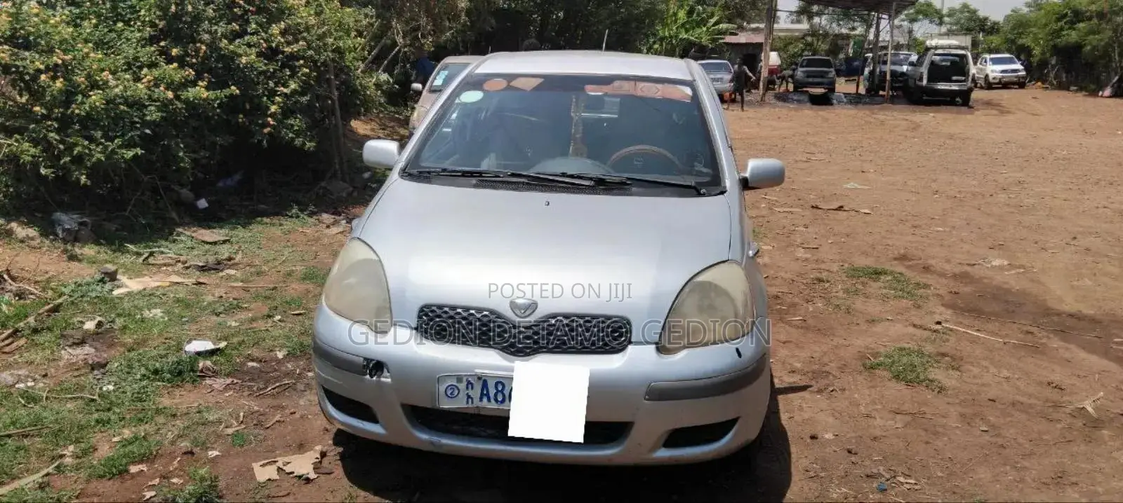 Toyota Vitz 2004 Silver
