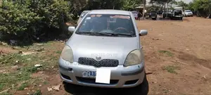 Toyota Vitz 2004 Silver