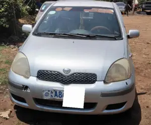 Photo - Toyota Vitz 2004 Silver