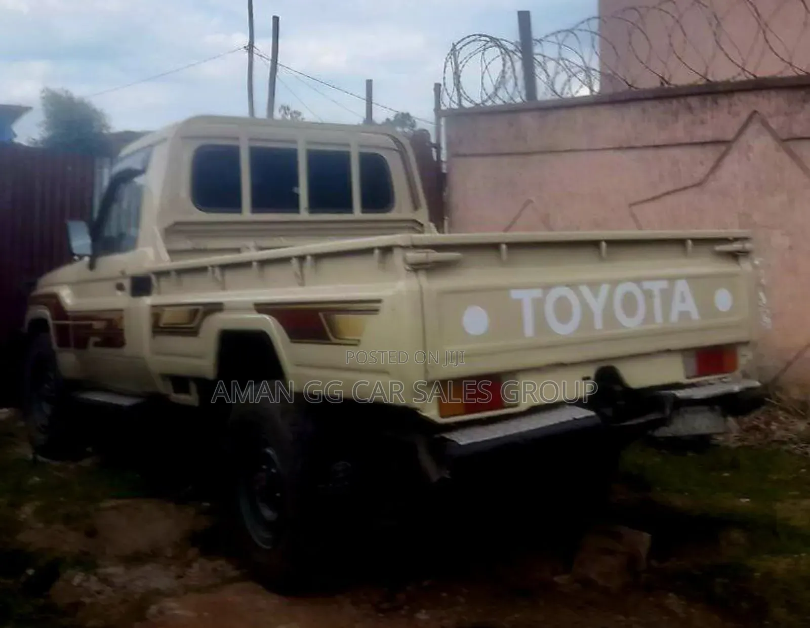 Toyota Land Cruiser 2012 Gold