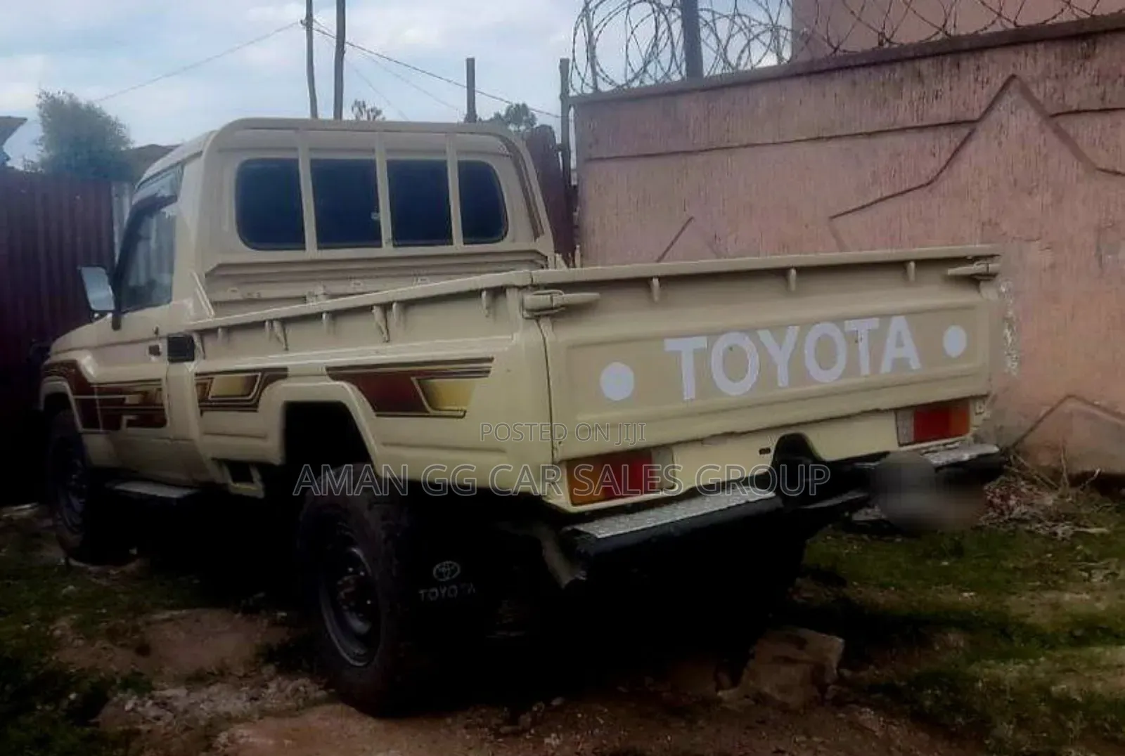 Toyota Land Cruiser 2012 Gold