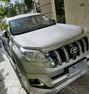 Photo - Toyota Land Cruiser Prado 2017 Silver