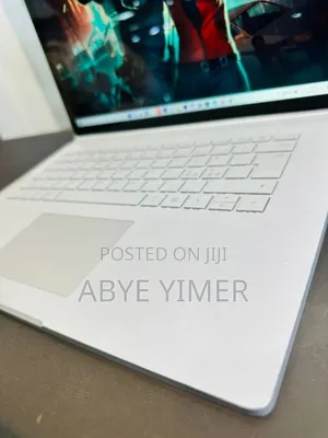 New Laptop Microsoft Surface Book 2 16GB Intel Core I7 SSD 256GB