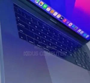 New Laptop Apple MacBook Pro 2017 16GB Intel Core I7 SSD 512GB