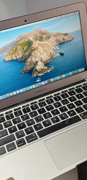 Photo - New Laptop Apple MacBook Air 2022 M2 4GB Intel Core I5 SSD 512GB