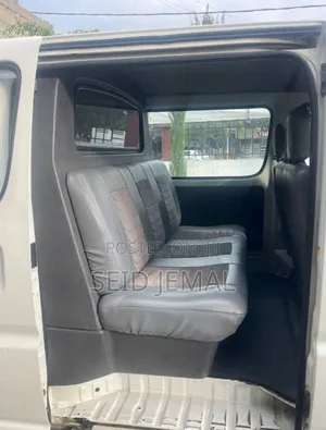 Toyota HiAce 2002 Silver