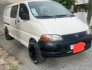Photo - Toyota HiAce 2002 Silver