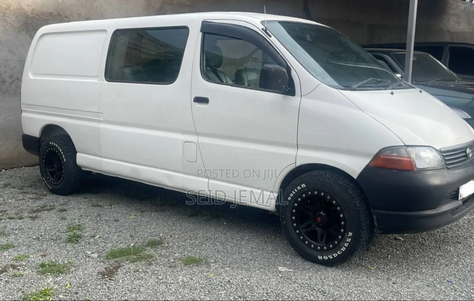 Toyota HiAce 2002 Silver