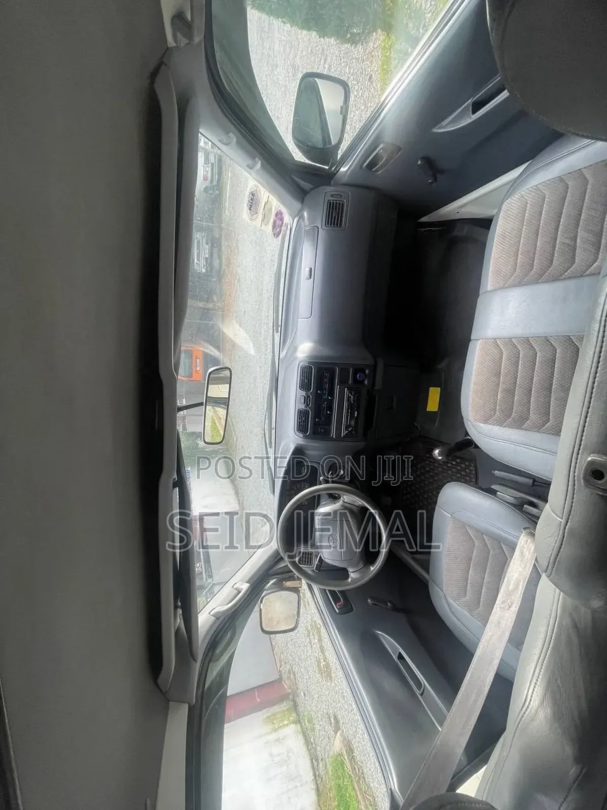 Toyota HiAce 2002 Silver