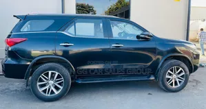 Photo - Toyota Fortuner 2017 Black