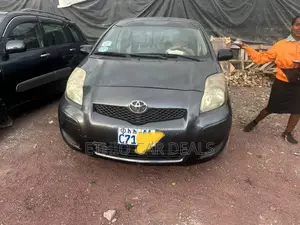 Photo - Toyota Yaris 2010 Black