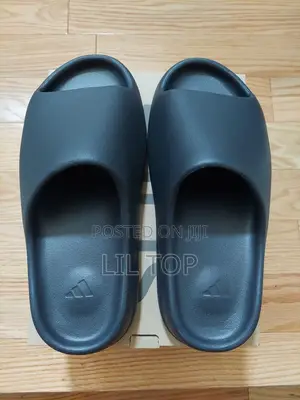 Photo - Adidas Yeezy Slide