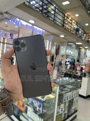 Photo - Apple iPhone 11 Pro Max 64 GB Black